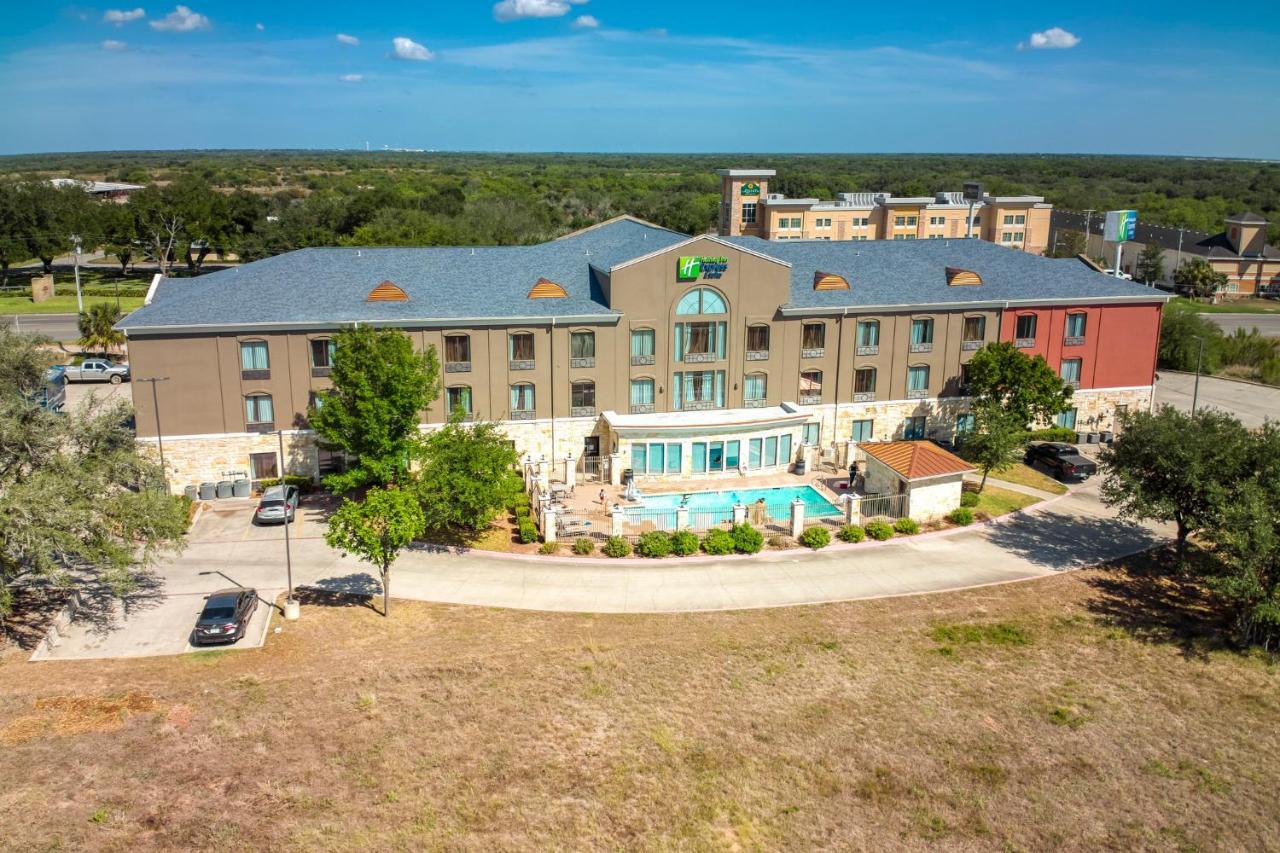 Holiday Inn Express And Suites Beeville By Ihg Zewnętrze zdjęcie