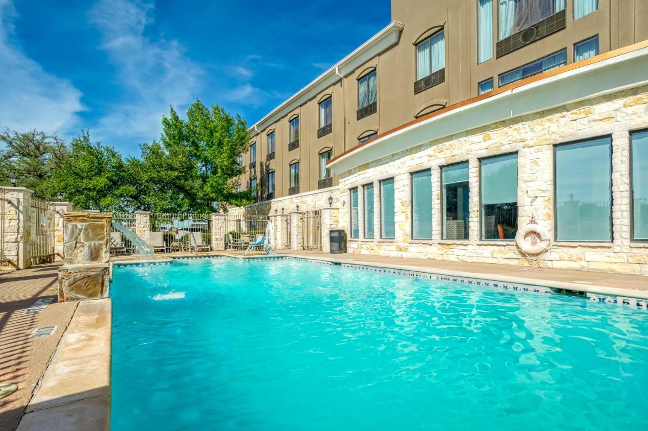 Holiday Inn Express And Suites Beeville By Ihg Zewnętrze zdjęcie