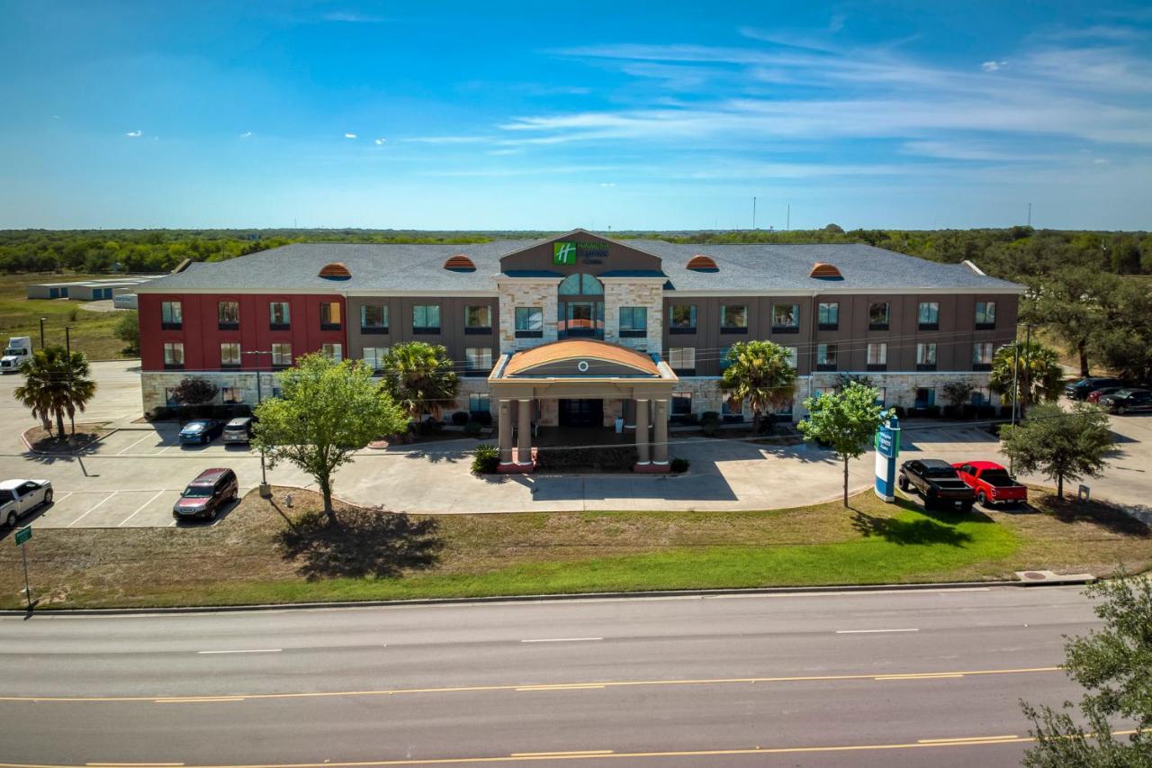 Holiday Inn Express And Suites Beeville By Ihg Zewnętrze zdjęcie