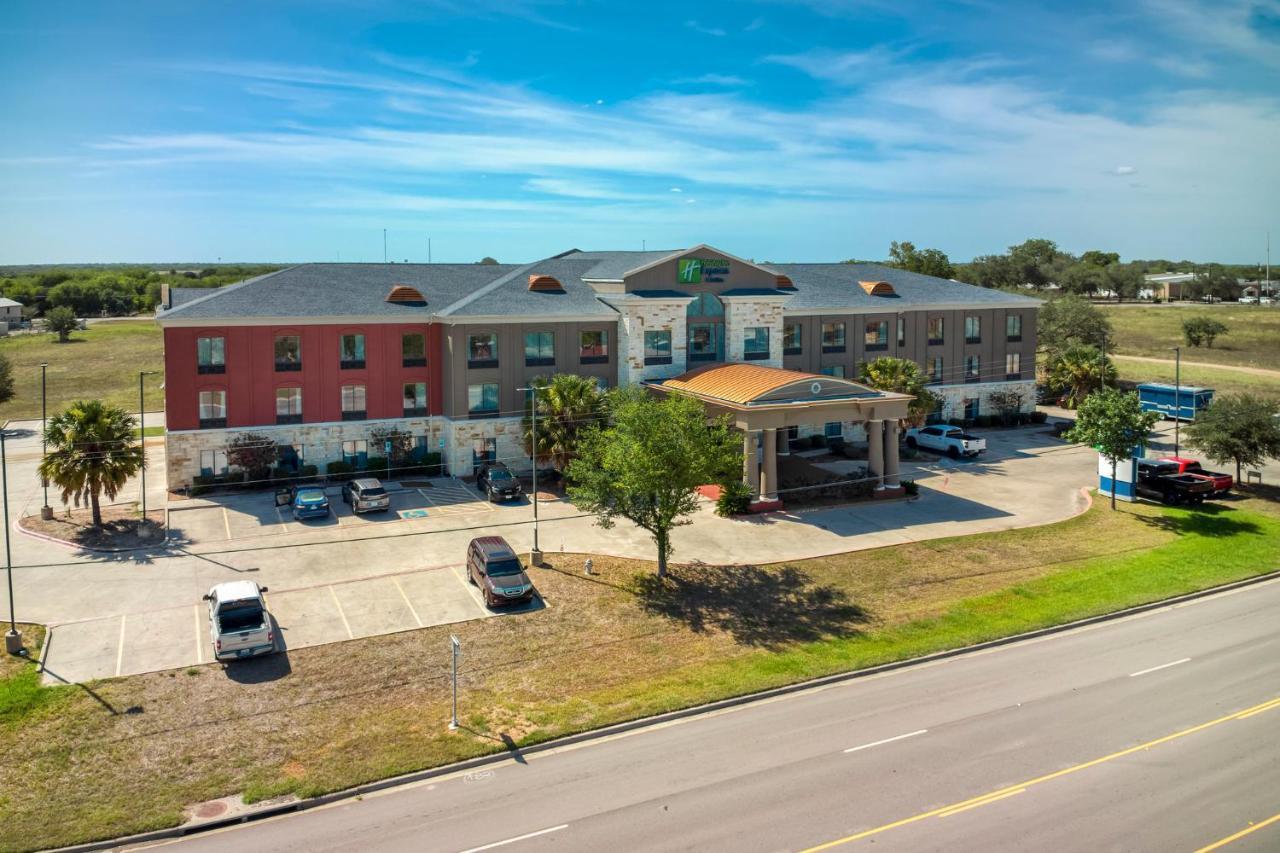 Holiday Inn Express And Suites Beeville By Ihg Zewnętrze zdjęcie