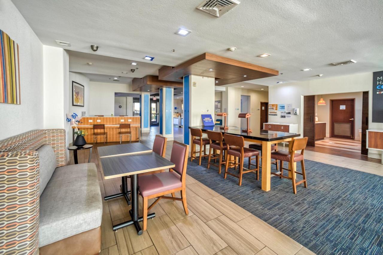 Holiday Inn Express And Suites Beeville By Ihg Zewnętrze zdjęcie