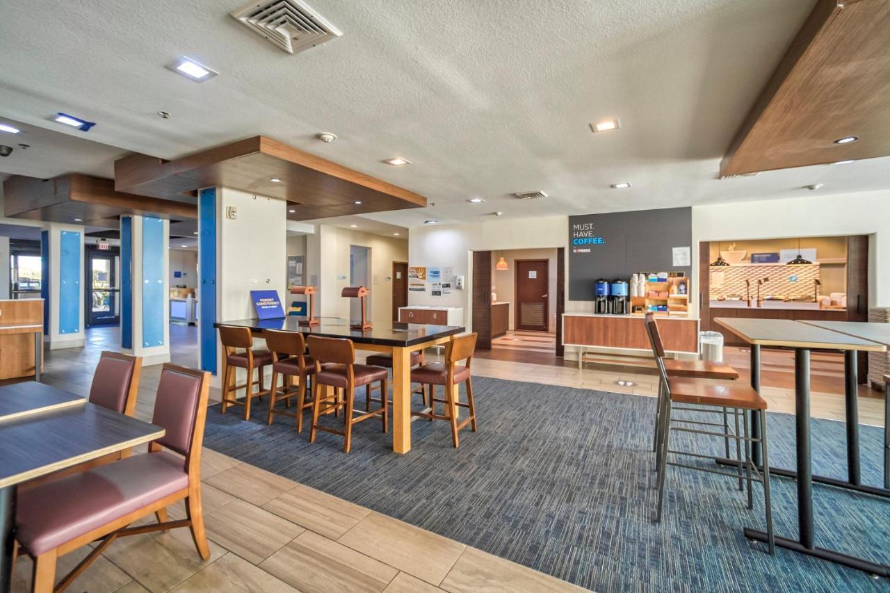 Holiday Inn Express And Suites Beeville By Ihg Zewnętrze zdjęcie