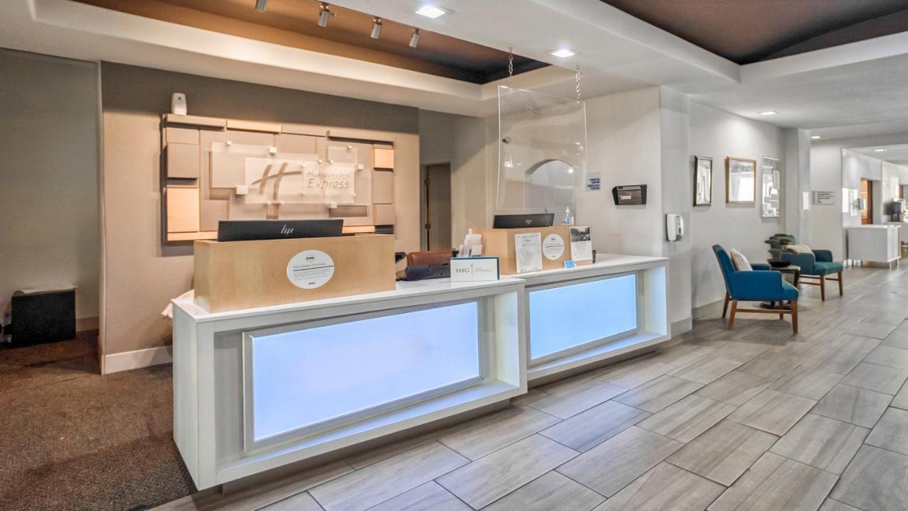 Holiday Inn Express And Suites Beeville By Ihg Zewnętrze zdjęcie