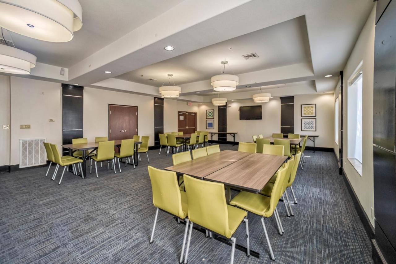 Holiday Inn Express And Suites Beeville By Ihg Zewnętrze zdjęcie