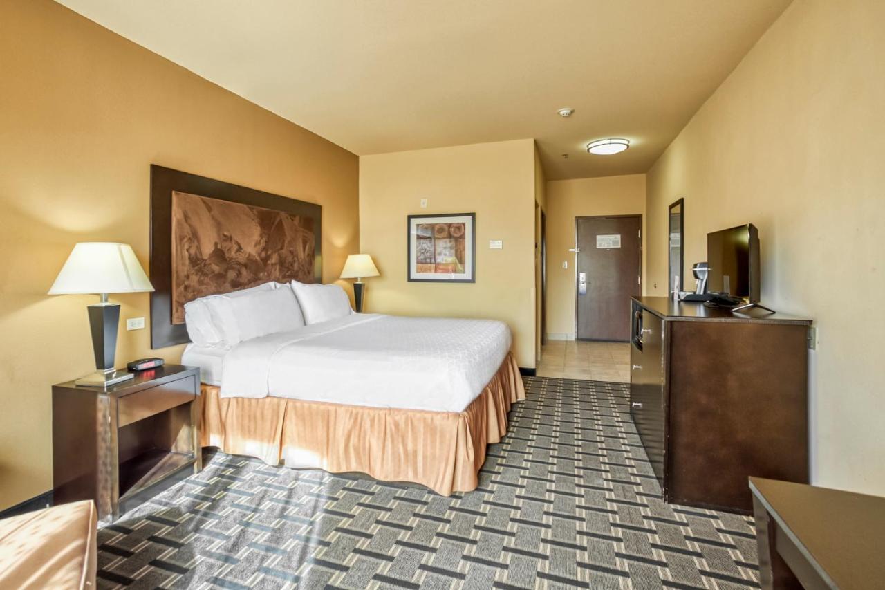 Holiday Inn Express And Suites Beeville By Ihg Zewnętrze zdjęcie