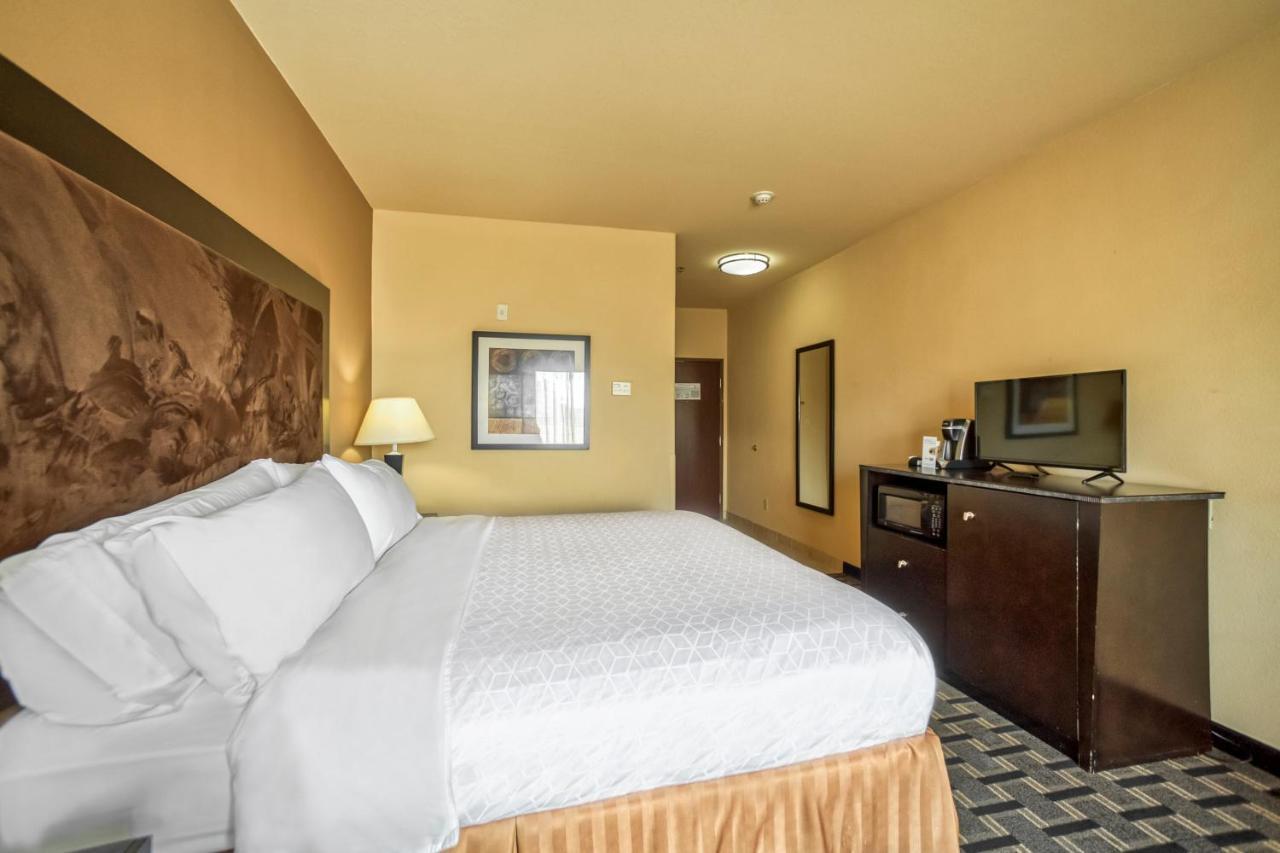 Holiday Inn Express And Suites Beeville By Ihg Zewnętrze zdjęcie