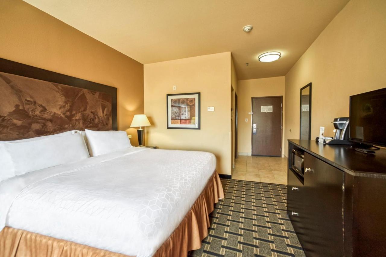 Holiday Inn Express And Suites Beeville By Ihg Zewnętrze zdjęcie