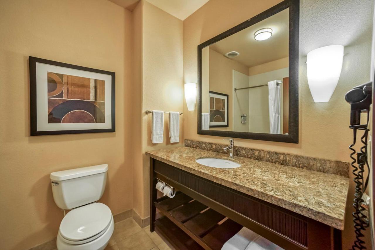 Holiday Inn Express And Suites Beeville By Ihg Zewnętrze zdjęcie