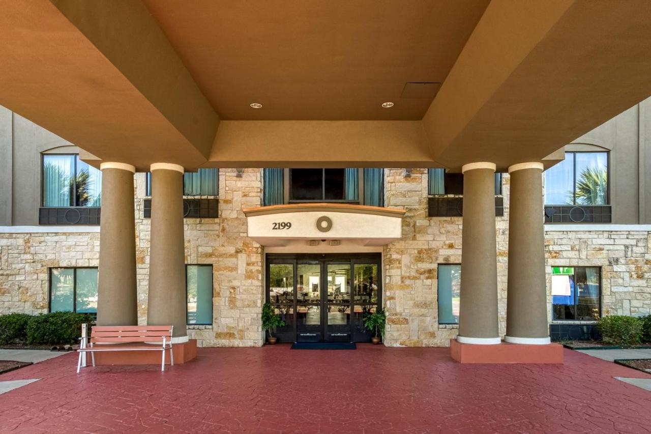 Holiday Inn Express And Suites Beeville By Ihg Zewnętrze zdjęcie