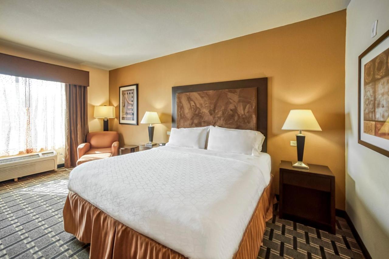 Holiday Inn Express And Suites Beeville By Ihg Zewnętrze zdjęcie