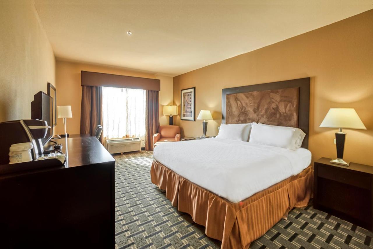 Holiday Inn Express And Suites Beeville By Ihg Zewnętrze zdjęcie