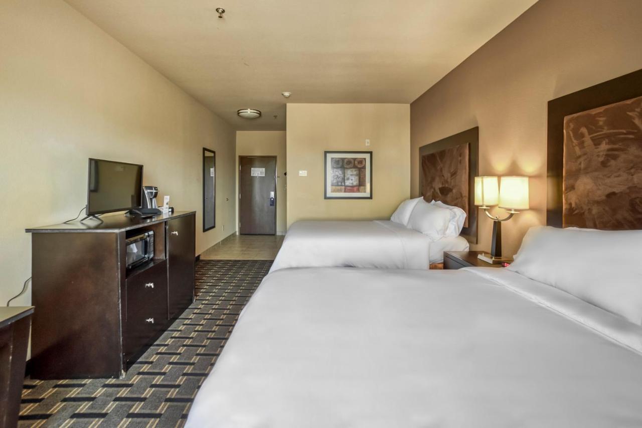 Holiday Inn Express And Suites Beeville By Ihg Zewnętrze zdjęcie