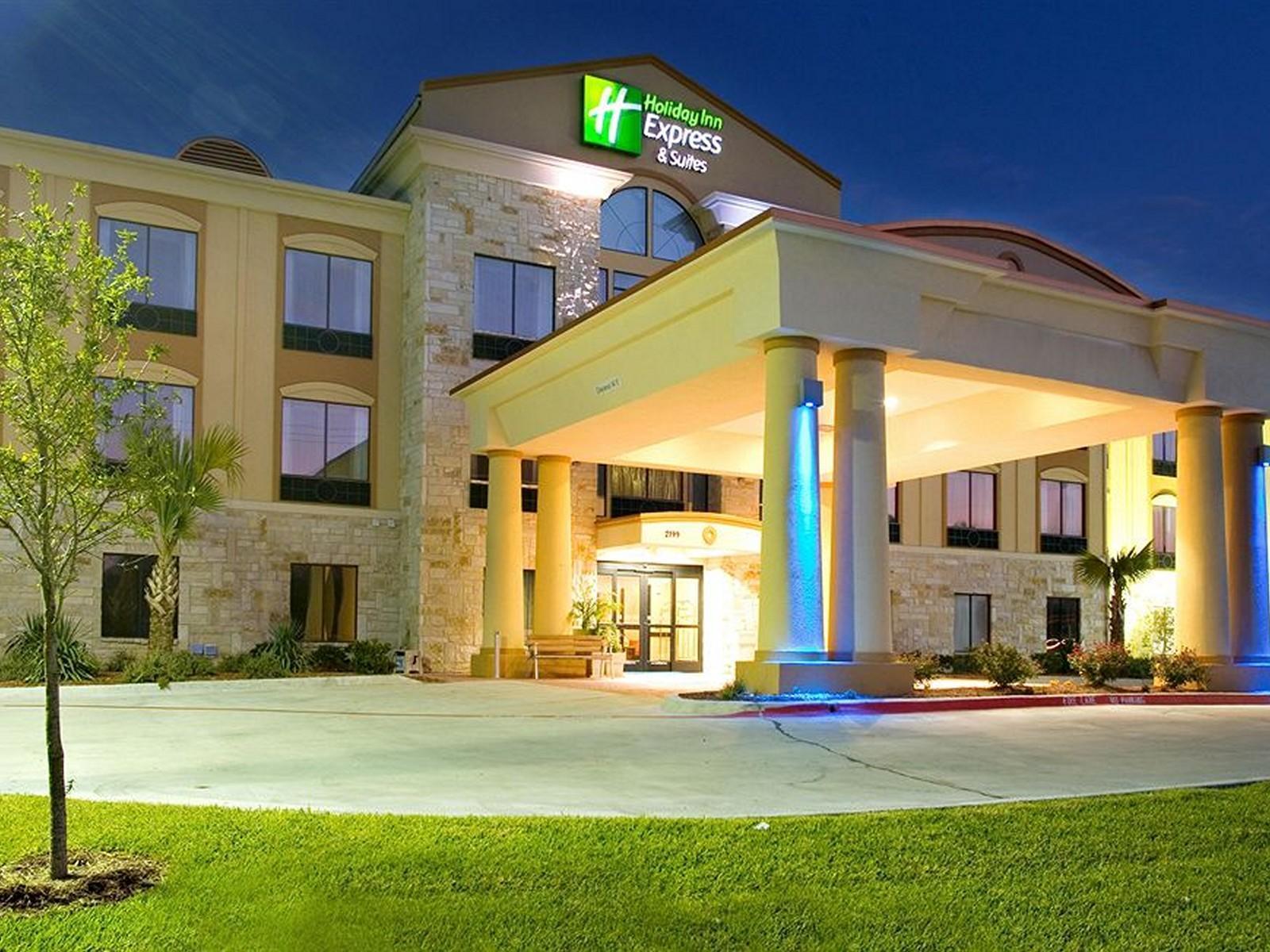 Holiday Inn Express And Suites Beeville By Ihg Zewnętrze zdjęcie