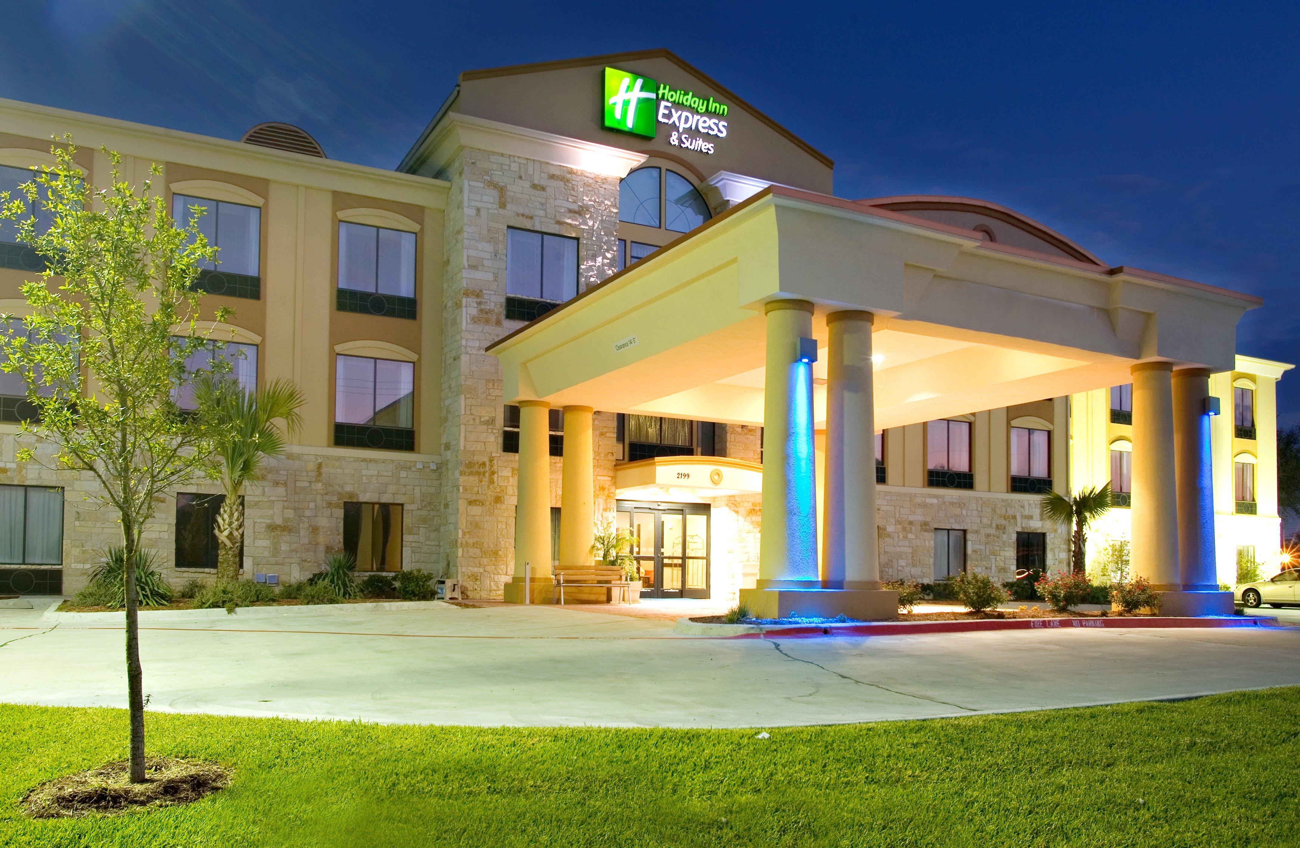 Holiday Inn Express And Suites Beeville By Ihg Zewnętrze zdjęcie