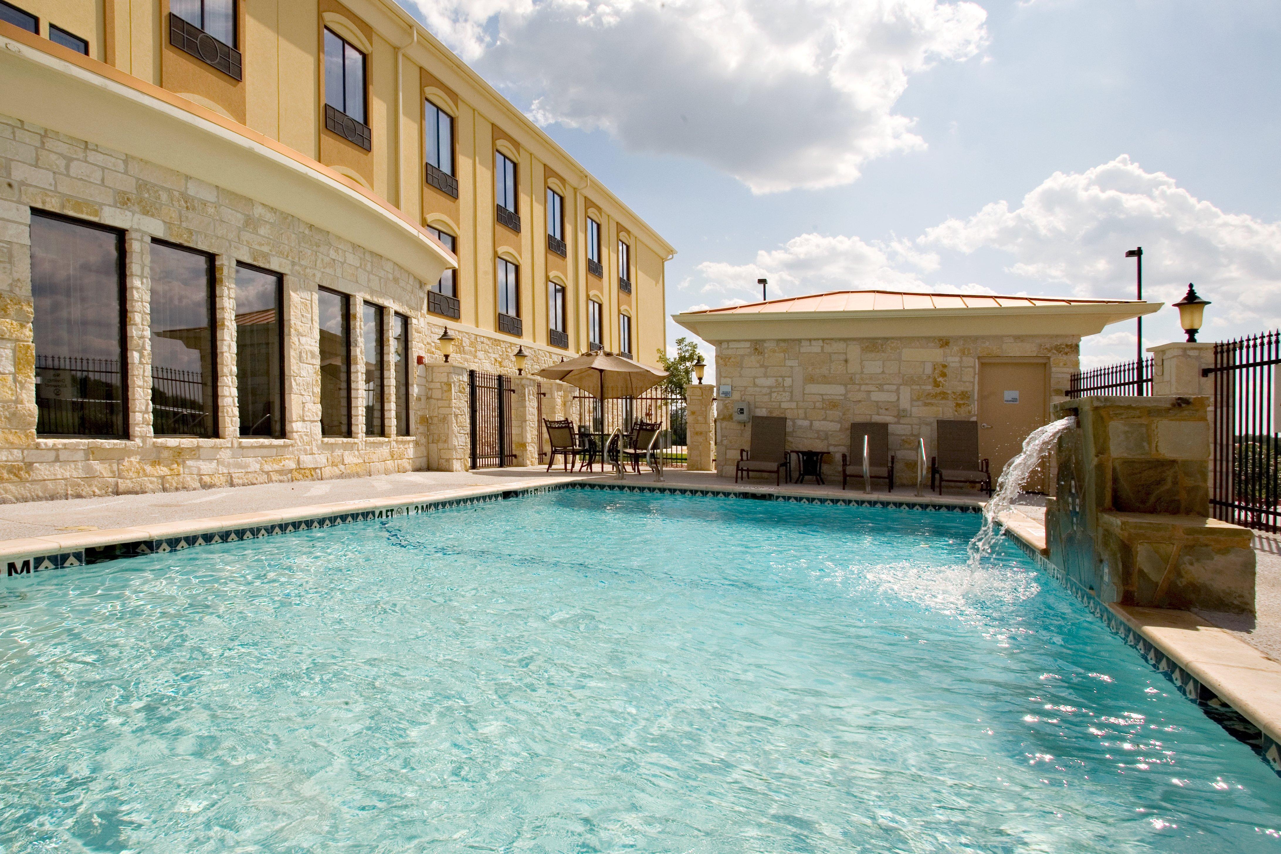 Holiday Inn Express And Suites Beeville By Ihg Zewnętrze zdjęcie