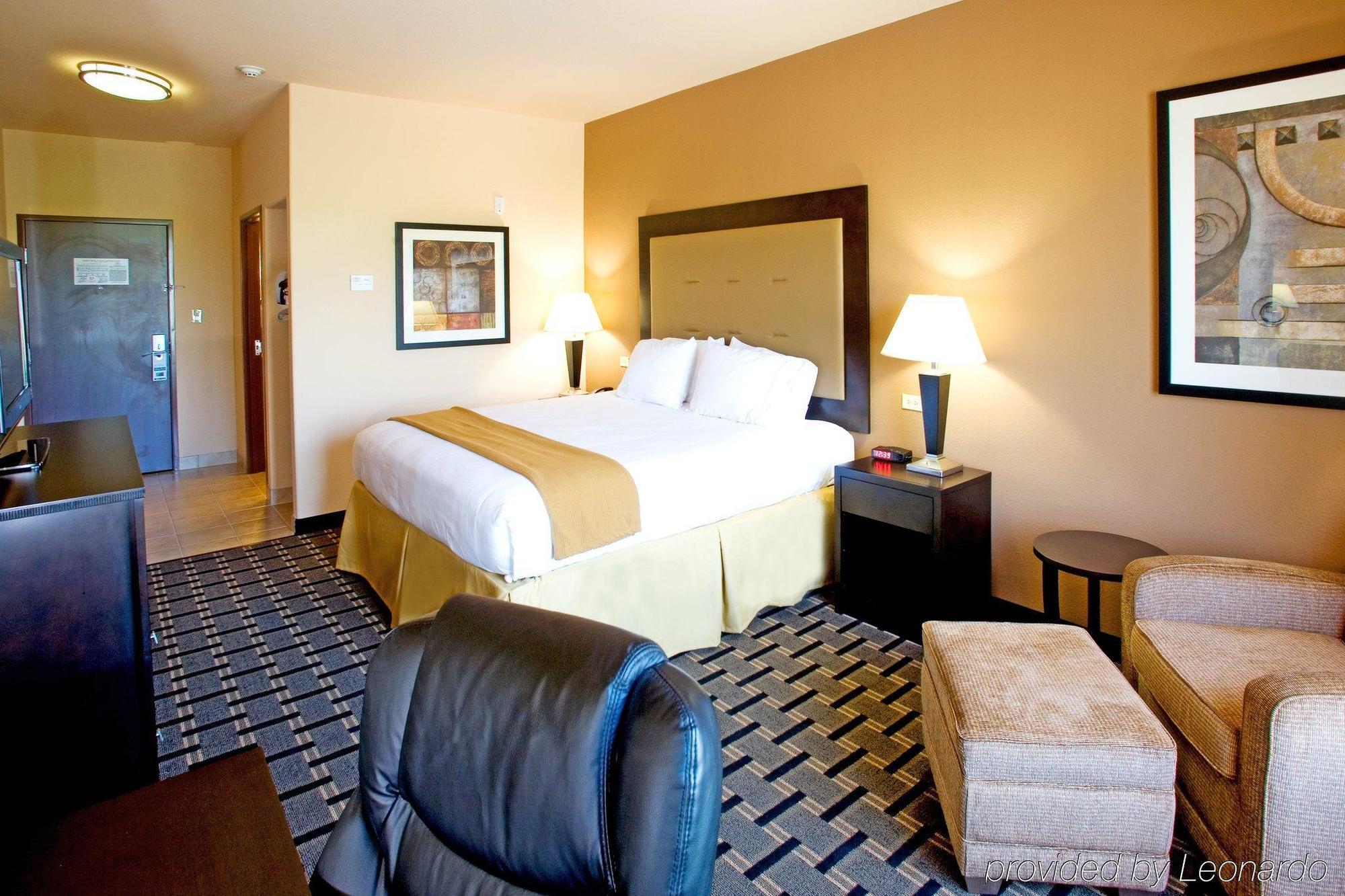 Holiday Inn Express And Suites Beeville By Ihg Pokój zdjęcie